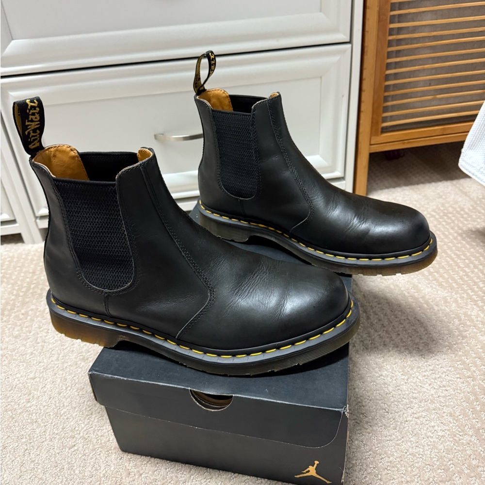 Dr.  Marten Leather Chelsea Boots